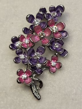 Vintage-style Floral Cluster Brooch / Pin